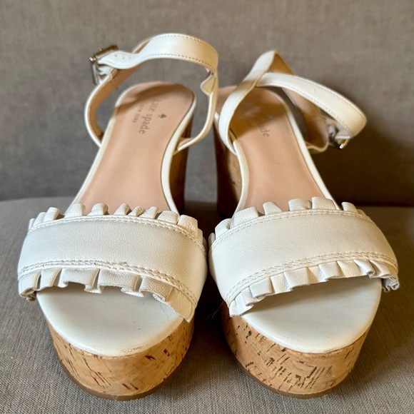 NEW Kate Spade Tomas White Cork Wedge Sandals Ruffle Leather 7.5 - Picture 4 of 6